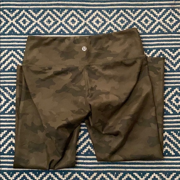 Lulu WU LR capris - Picture 3 of 5